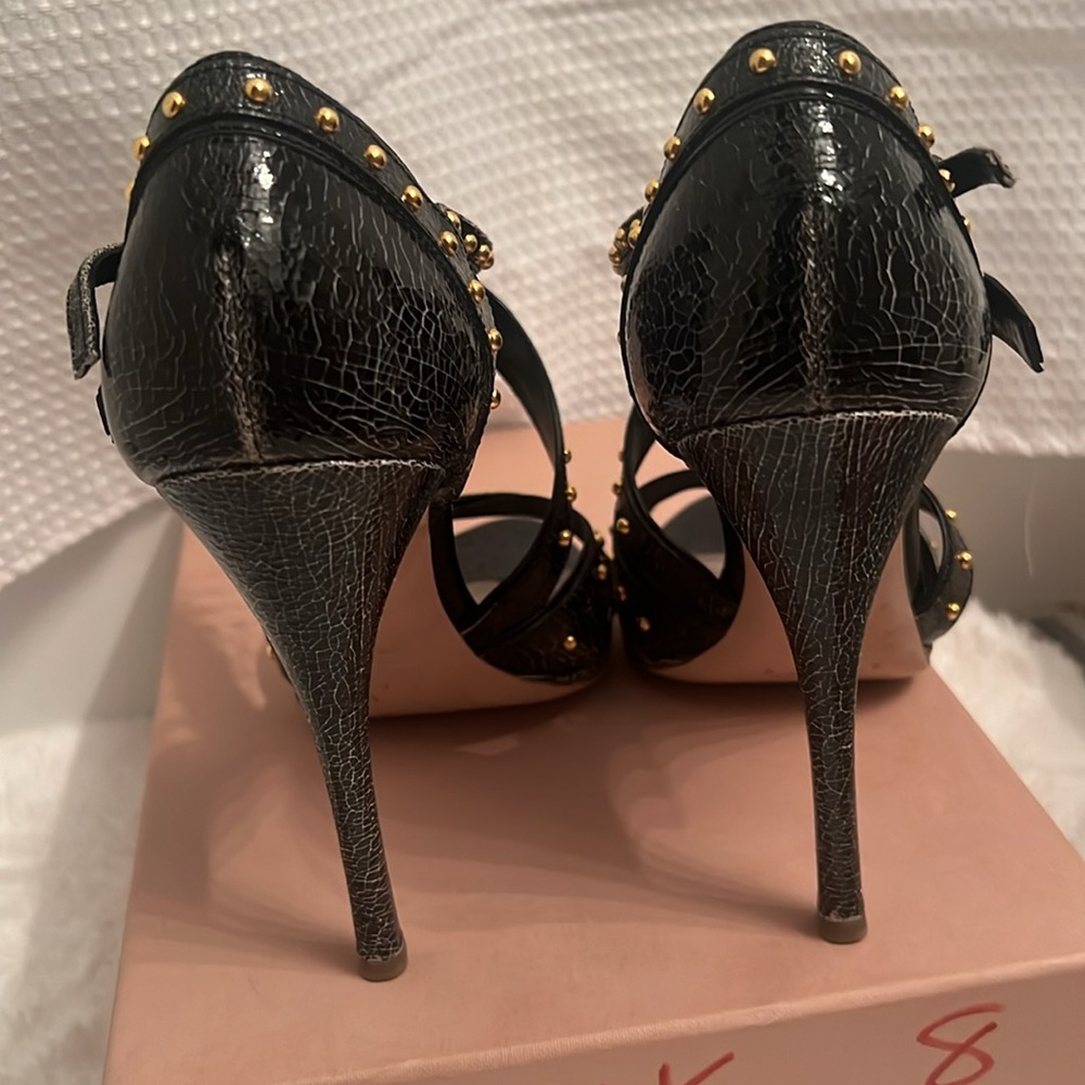 Miu Miu black crackle leather sandals with gold stud details - Picture 6 of 9
